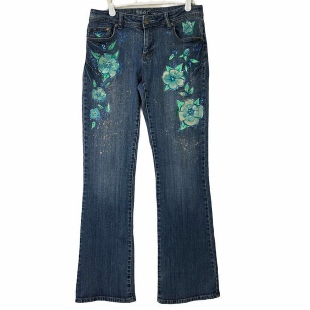 Revolt Jeans Women’s Size 9 Juniors Hand Painted Denim Flowers Measures 28x30.5